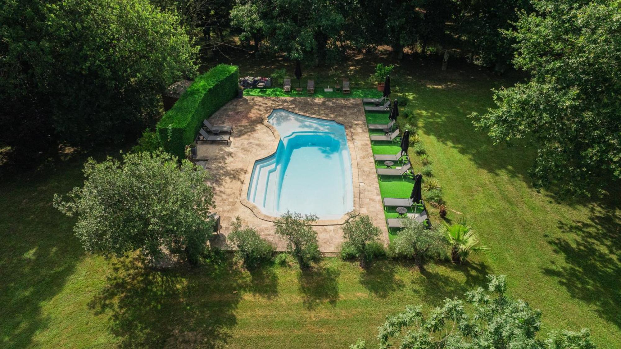 Castel Bois Marie, Maison D'Hotes Montauban Dış mekan fotoğraf The swimming pool at the Château de Chambord