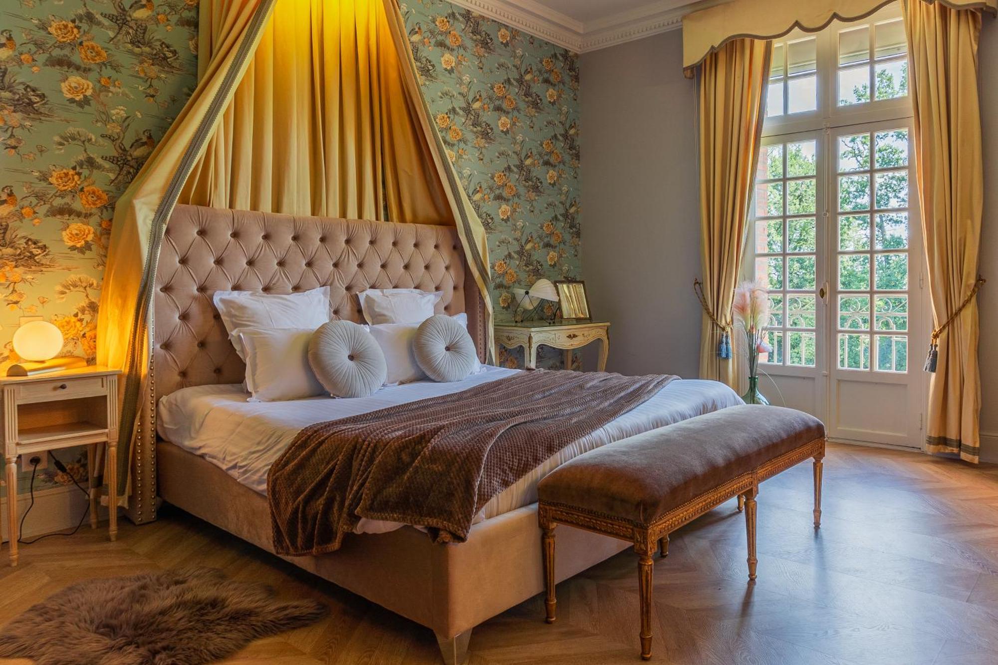 Castel Bois Marie, Maison D'Hotes Montauban Dış mekan fotoğraf A bedroom at the Château de launay
