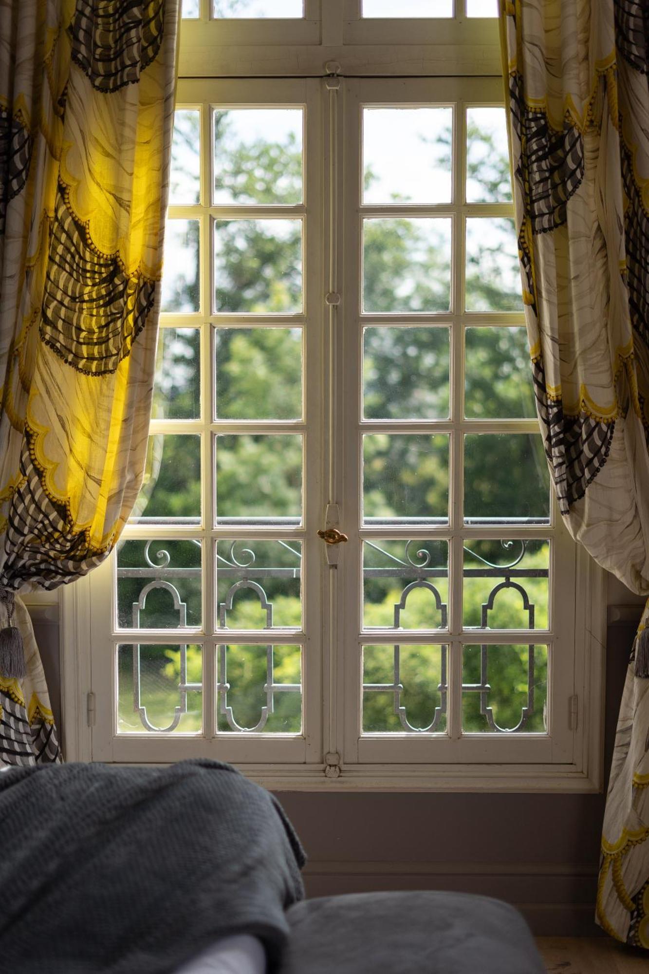 Castel Bois Marie, Maison D'Hotes Montauban Dış mekan fotoğraf Window with curtains