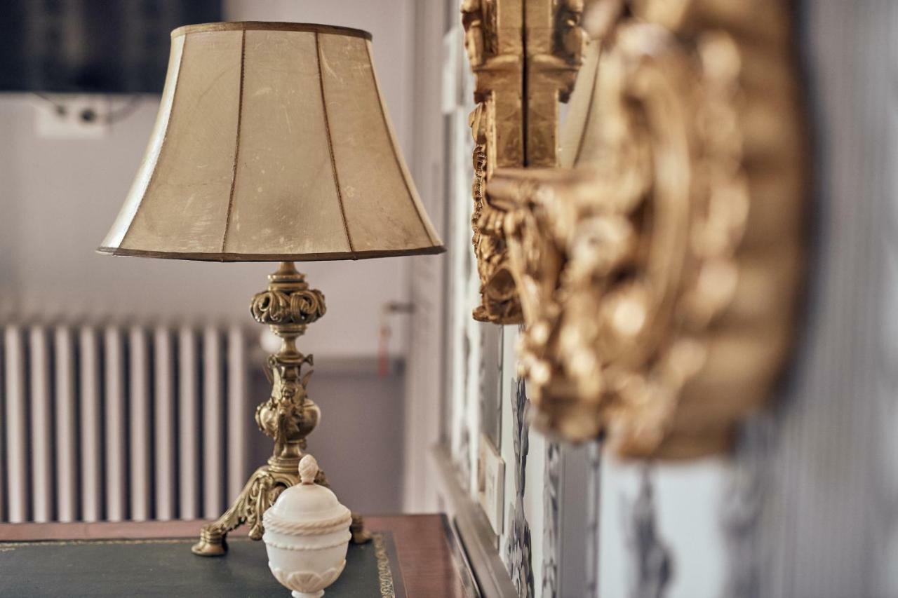 Castel Bois Marie, Maison D'Hotes Montauban Dış mekan fotoğraf A table lamp