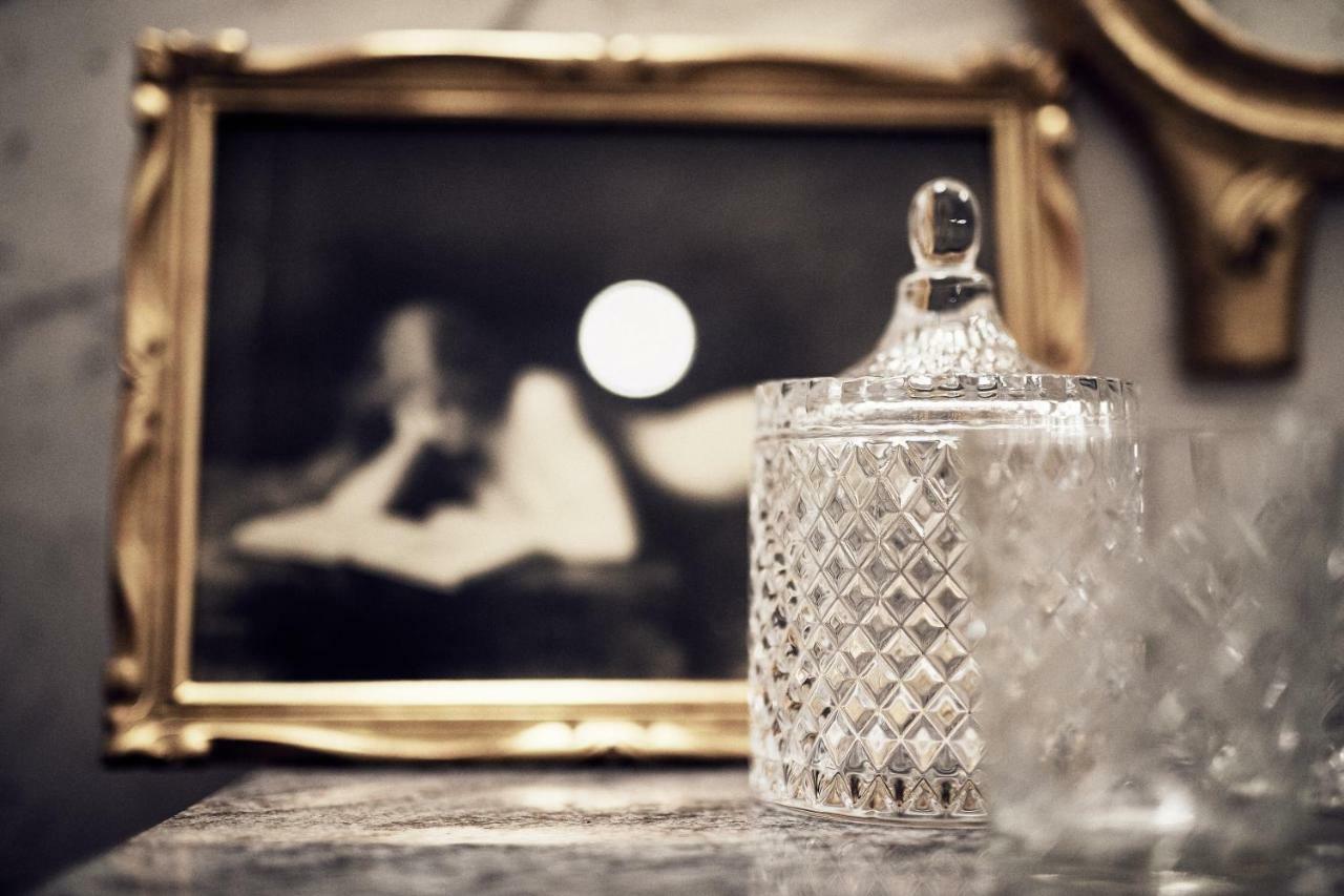 Castel Bois Marie, Maison D'Hotes Montauban Dış mekan fotoğraf A perfume bottle